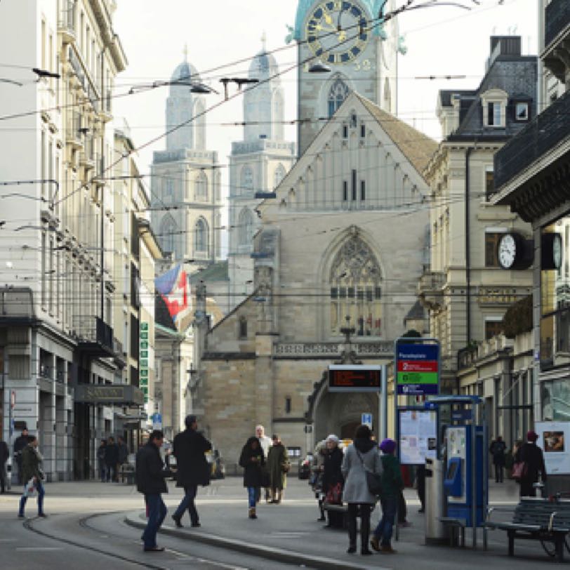 ZÜRICH PARADEPLATZ GROSSMÜNSTER